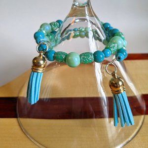 Faux jade and teal beaded fashion memory wire bracelet